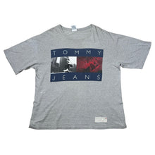 Load image into Gallery viewer, Vintage Tommy Hilfiger Skateboard Box Logo Big Print Tee
